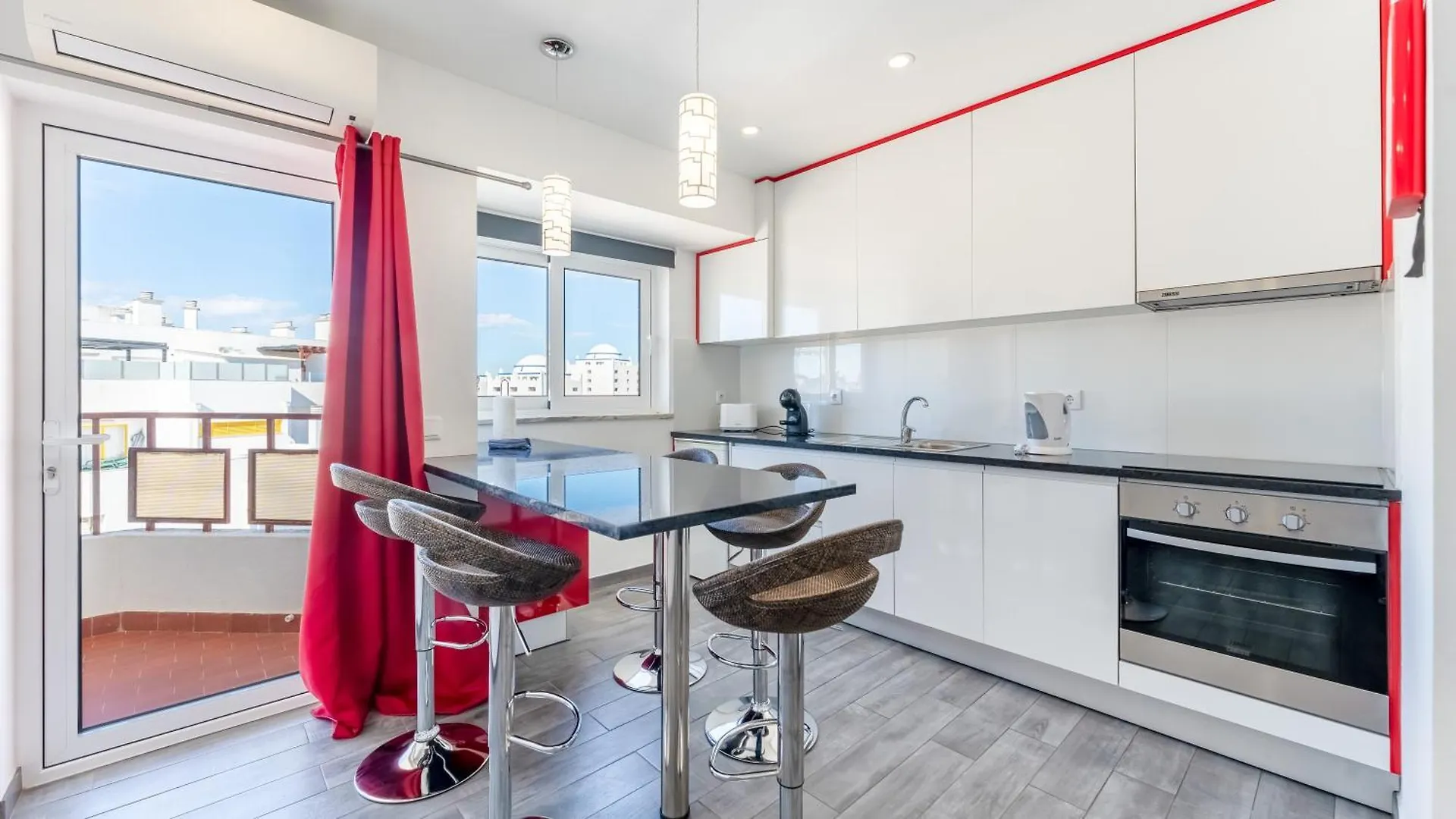 Red Velvet 1 Bdr Flat With Balcony By Lovelystay Portimão Portugal