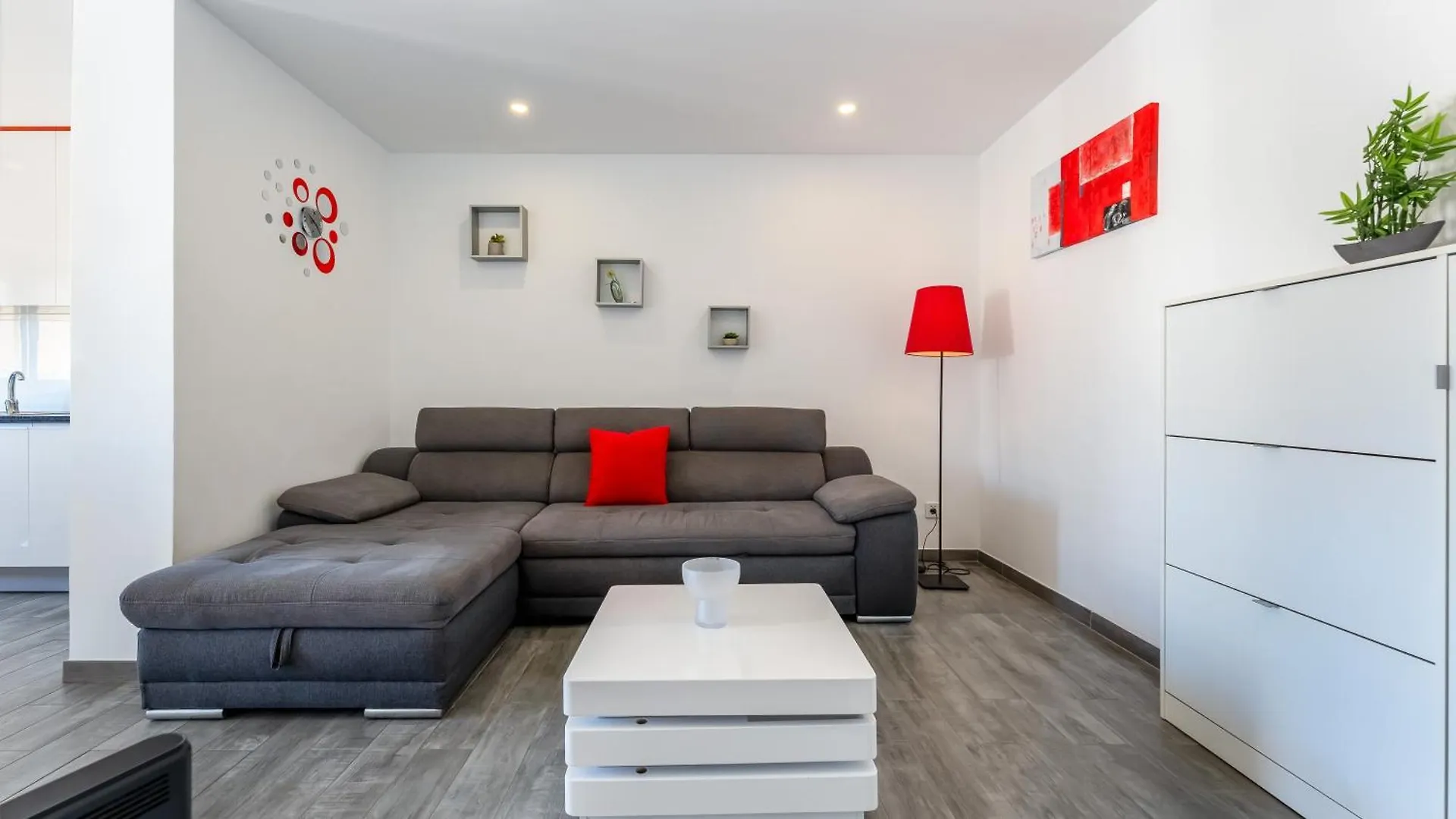 Red Velvet 1 Bdr Flat With Balcony By Lovelystay Portimão 0*,  Portugal