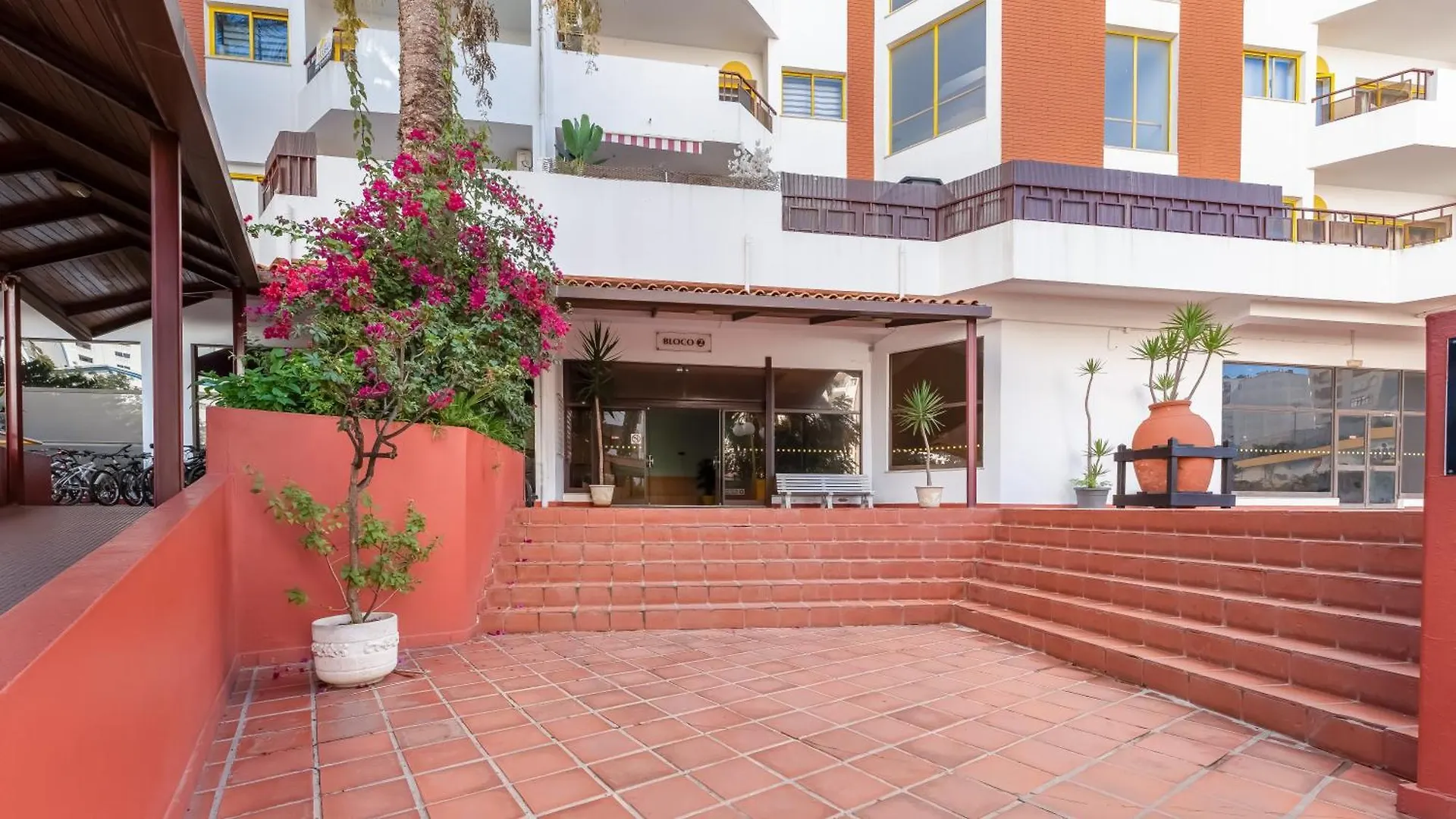 Red Velvet 1 Bdr Flat With Balcony By Lovelystay Portimao Portugal